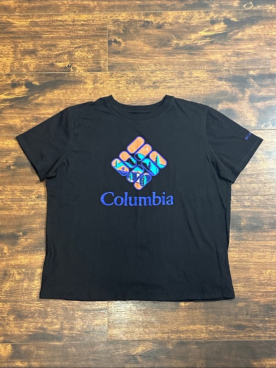 Columbia Tops - Columbia Black Graphic Tee Bigfoot Mountains Women’s L 🏔️🌲✨